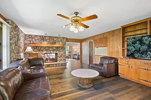 2250 White Oak Dr, Northbrook, IL 60062 - Photo 8