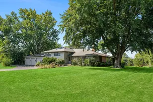 2250 White Oak Dr, Northbrook, IL 60062 - Photo 1