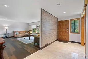 2250 White Oak Dr, Northbrook, IL 60062 - Photo 6