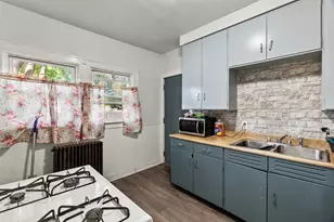 910 Nicholson St, Joliet, IL 60435 - Photo 8