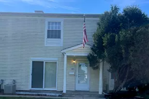 683 Cleo Ct, Wheeling, IL 60090 - Photo 2