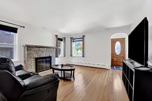 9304 S Utica Ave, Evergreen Park, IL 60805 - Photo 2