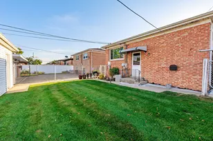 491 Escanaba Ave, Calumet City, IL 60409 - Photo 10