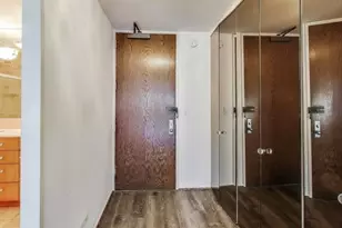 201 E Chestnut St, Chicago, IL 60611 - Photo 4