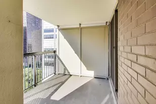 201 E Chestnut St, Chicago, IL 60611 - Photo 18