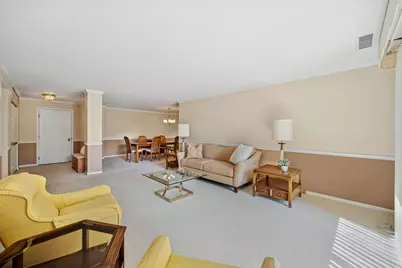 2000 Chestnut Avenue #103, Glenview, IL 60025 - Photo 8