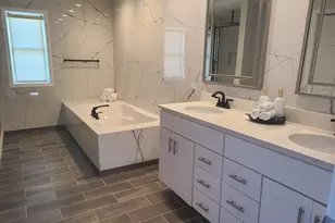 328 Kain St, Ottawa, IL 61350 - Photo 8