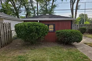 413 Greenbay Ave, Calumet City, IL 60409 - Photo 6