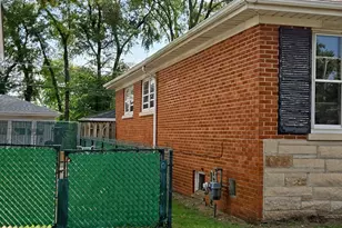 413 Greenbay Ave, Calumet City, IL 60409 - Photo 2