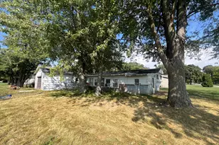 315 W Main St, Sheldon, IL 60966 - Photo 1