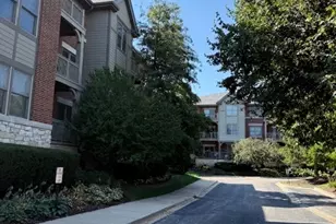 275 E Railroad Ave, Bartlett, IL 60103 - Photo 2