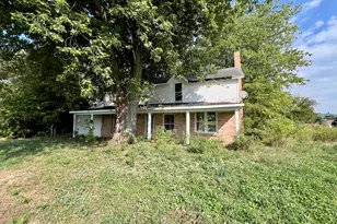 215 W Main St, Sheldon, IL 60966 - Photo 2