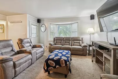 7 Hickory Drive, Carpentersville, IL 60110 - Photo 4