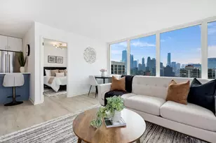 1455 N Sandburg Terrace, Chicago, IL 60610 - Photo 8