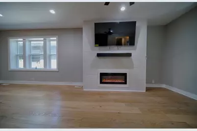 7650 S Cregier Avenue, Chicago, IL 60649 - Photo 4