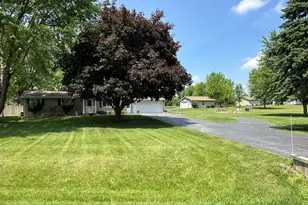 12855 Lawrence Rd, Sterling, IL 61081 - Photo 2