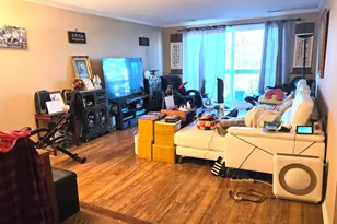 8101 W Courte Dr, Niles, IL 60714 - Photo 2