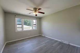 383 Calhoun Ave, Calumet City, IL 60409 - Photo 6