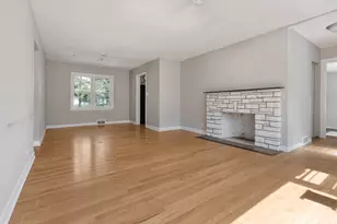 9532 Greenwood Dr, Des Plaines, IL 60016 - Photo 4