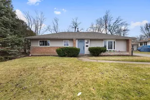 127 Blackhawk Dr, Park Forest, IL 60466 - Photo 1