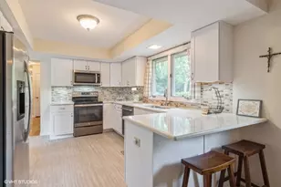 1909 Louise St, Crystal Lake, IL 60014 - Photo 2