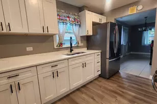 7530 S Oconto Ave, Bridgeview, IL 60455 - Photo 4