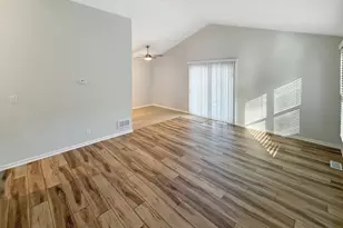 65 Spuhler St, Batavia, IL 60510 - Photo 4