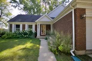 5 Castlegate Ct, Vernon Hills, IL 60061 - Photo 2