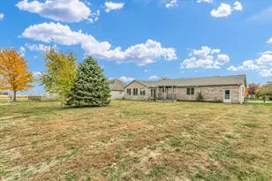 812 E Boone St, Tolono, IL 61880 - Photo 6