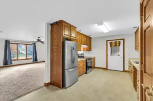 812 E Boone St, Tolono, IL 61880 - Photo 4