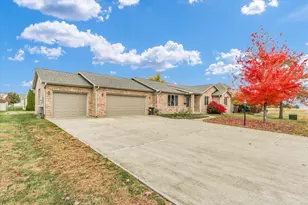 812 E Boone St, Tolono, IL 61880 - Photo 2