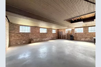 515 E Stephenson Street, Freeport, IL 61032 - Photo 6