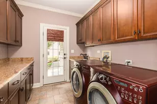 39W663 Henry David Thoreau Pl, Saint Charles, IL 60175 - Photo 16