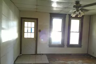 701 S Cain St, Clifton, IL 61727 - Photo 2