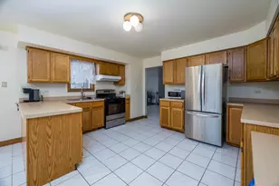 16231 Lake Villa Ave, Tinley Park, IL 60477 - Photo 4