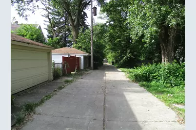 8238 S Manistee Avenue, Chicago, IL 60617 - Photo 4