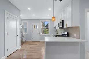 3805 W Belle Plaine Ave, Chicago, IL 60618 - Photo 4