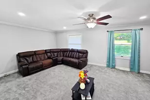 934 Vilman Rd, Plano, IL 60545 - Photo 2