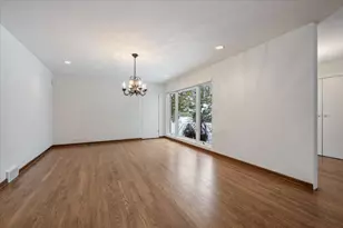 710 Strawberry Hill Dr, Glencoe, IL 60022 - Photo 8