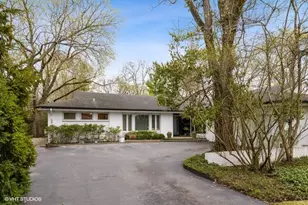 710 Strawberry Hill Dr, Glencoe, IL 60022 - Photo 1