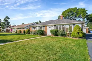 1056 E Villa Dr, Des Plaines, IL 60016 - Photo 2