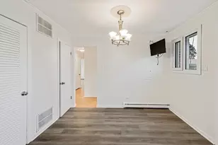 1056 E Villa Dr, Des Plaines, IL 60016 - Photo 8