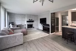 5511 E Lake Dr, Lisle, IL 60532 - Photo 2