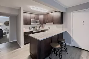 5511 E Lake Dr, Lisle, IL 60532 - Photo 6