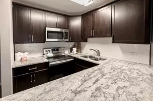 5511 E Lake Dr, Lisle, IL 60532 - Photo 8