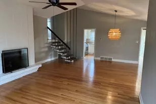 1124 Holly Ct, Naperville, IL 60540 - Photo 2