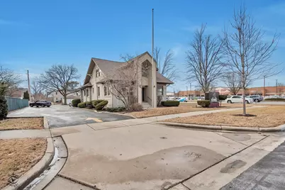 849 N Ellsworth Street, Naperville, IL 60563 - Photo 2