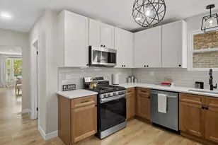 8442 S Kingston Ave, Chicago, IL 60617 - Photo 10