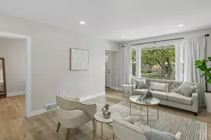 8442 S Kingston Ave, Chicago, IL 60617 - Photo 6