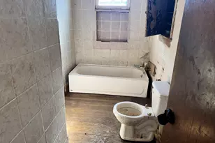 10540 S Lafayette Ave, Chicago, IL 60628 - Photo 14